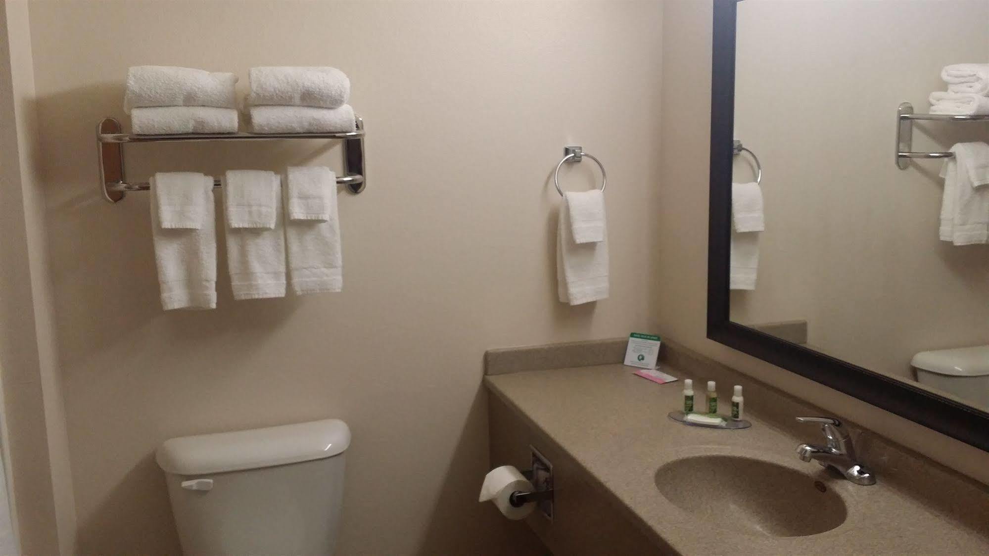 American Inn & Suites Parkers Prairie 外观 照片