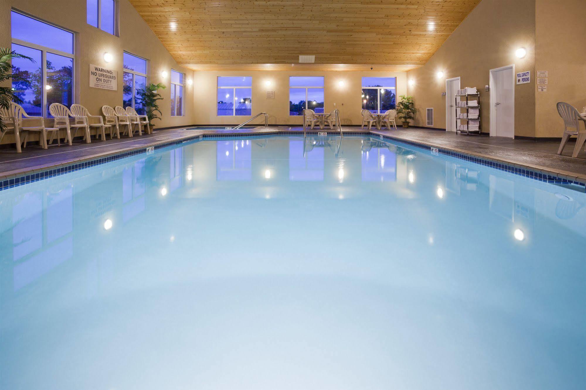 American Inn & Suites Parkers Prairie 外观 照片